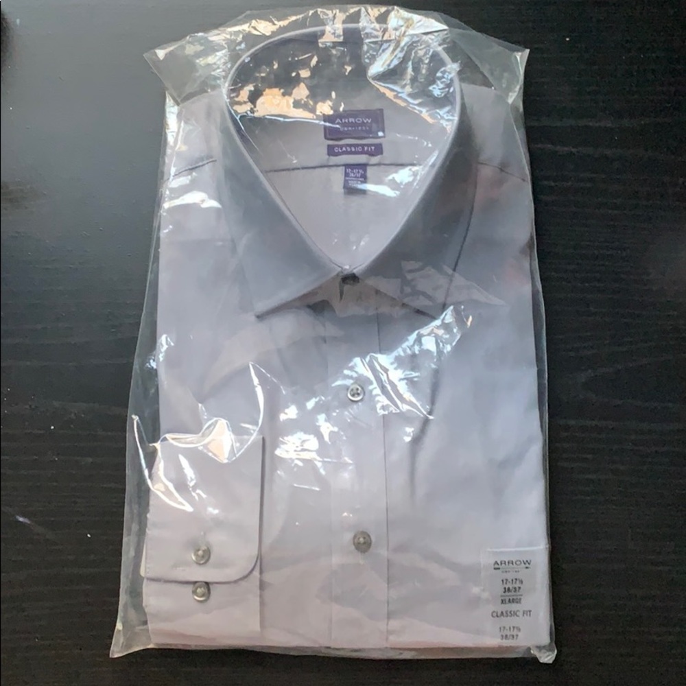 I am selling a brand new gray dress shirt!